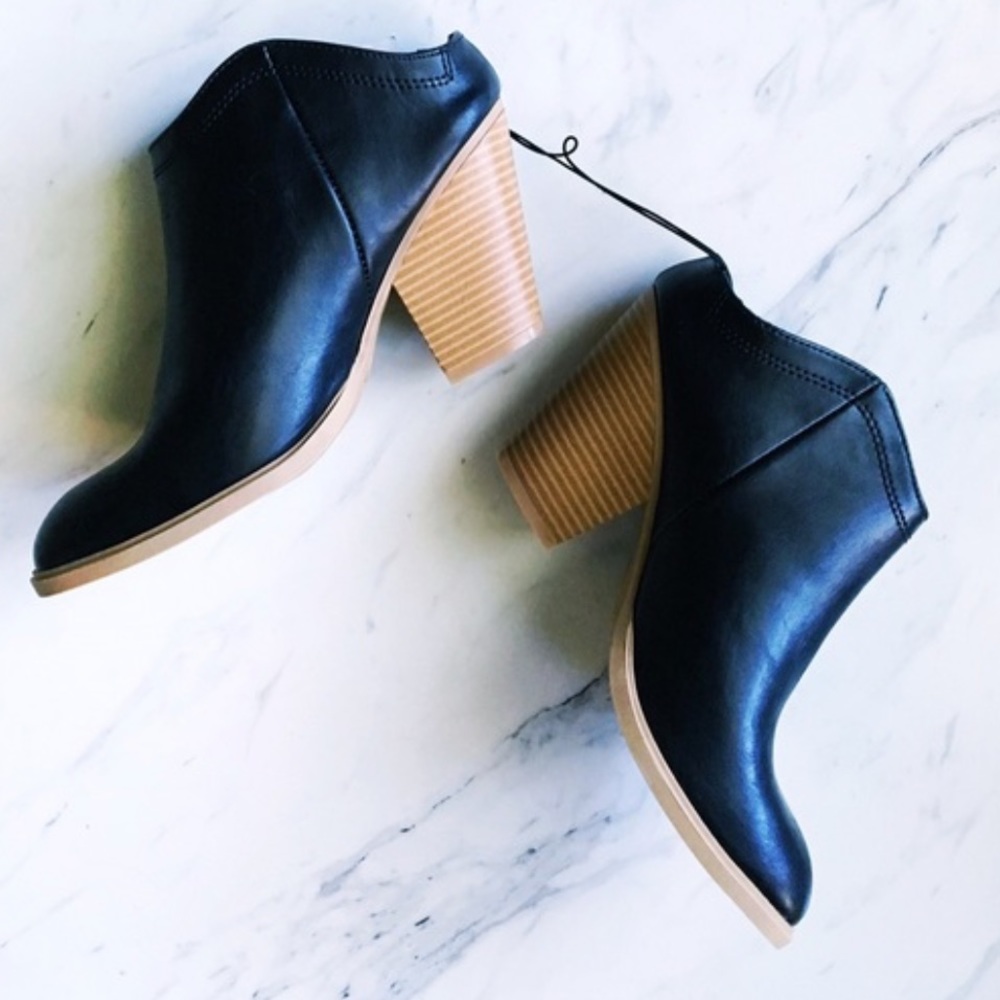 Comfy DV Target Brand Black Faux Leather Mule